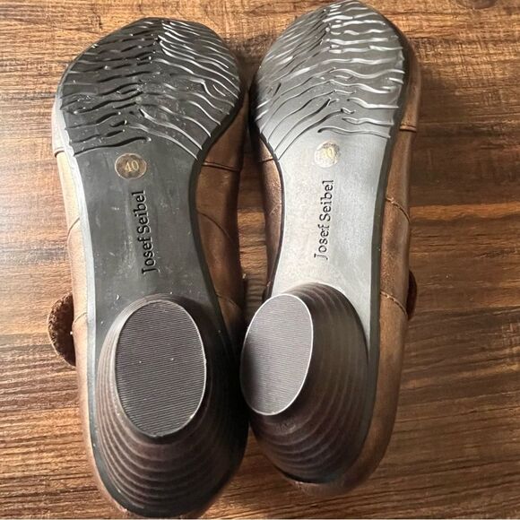 Josef Seibel Leather Bronze Metallic Mary Jane Shoe with 1.5" Heel Size 40/8.5 - Picture 14 of 15